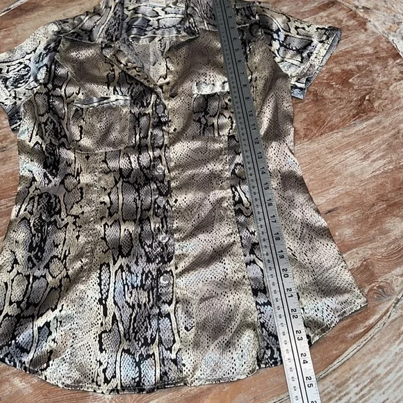 VERTIGO PARIS Silky Snakeskin Animal Print Blouse Size S - Picture 7 of 8